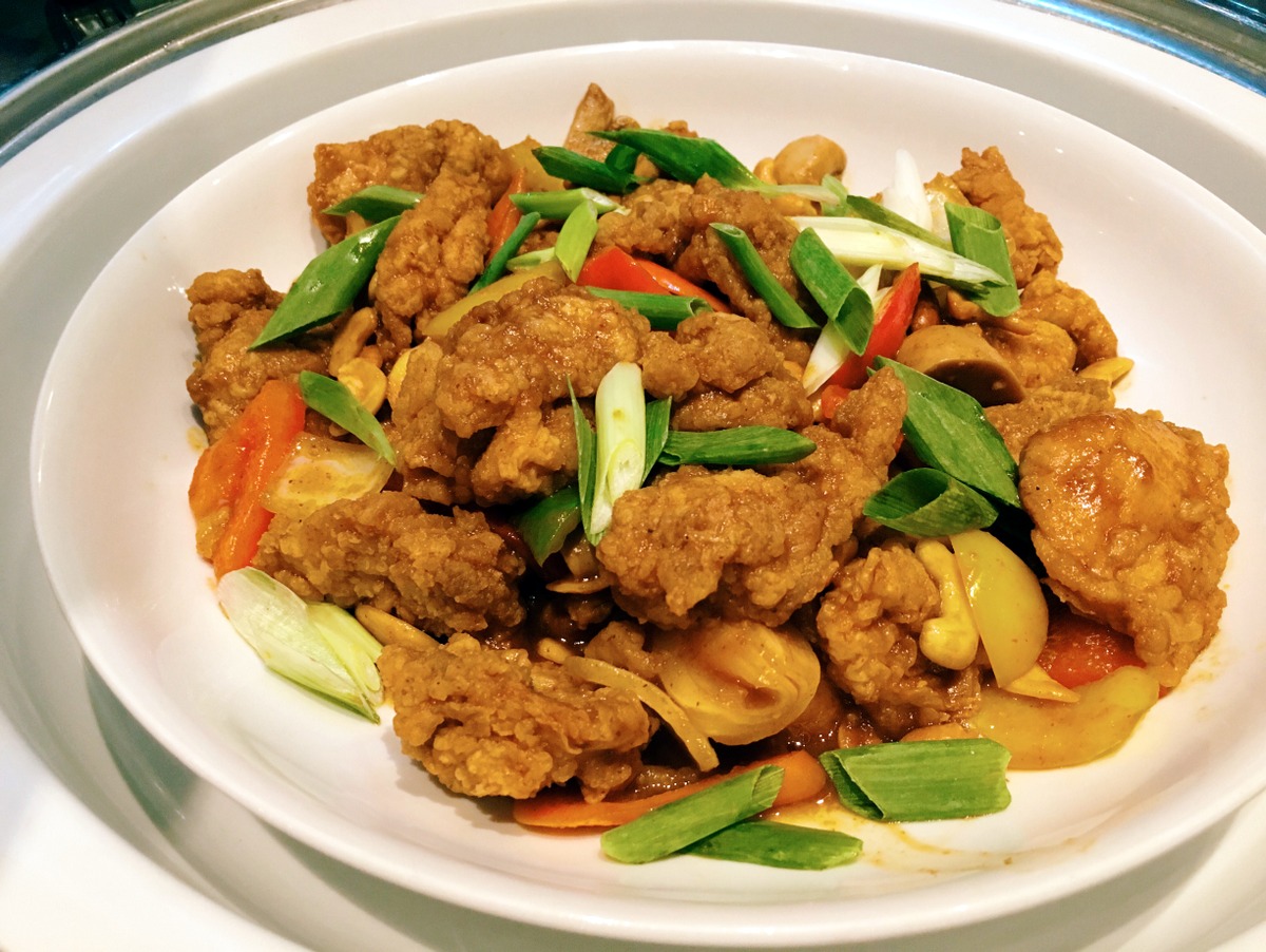 Gai Phad Med-Mong, fried chicken with cashew nuts